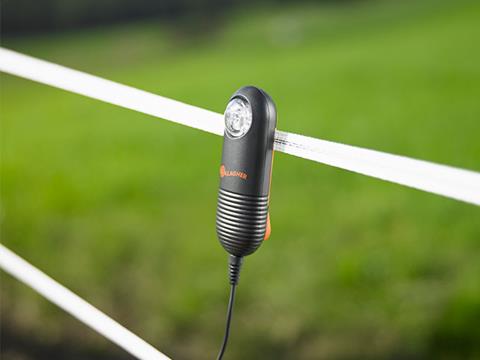 g51100-live-fence-indicator-in-situ-with-tape-on-angle-light-off.jpg